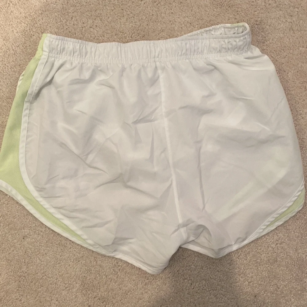 Nike Womens tempo shorts size L EUC - Picture 2 of 3